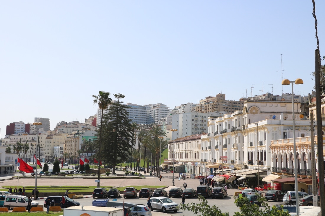 Tanger mit großer Straße und alten Häusern