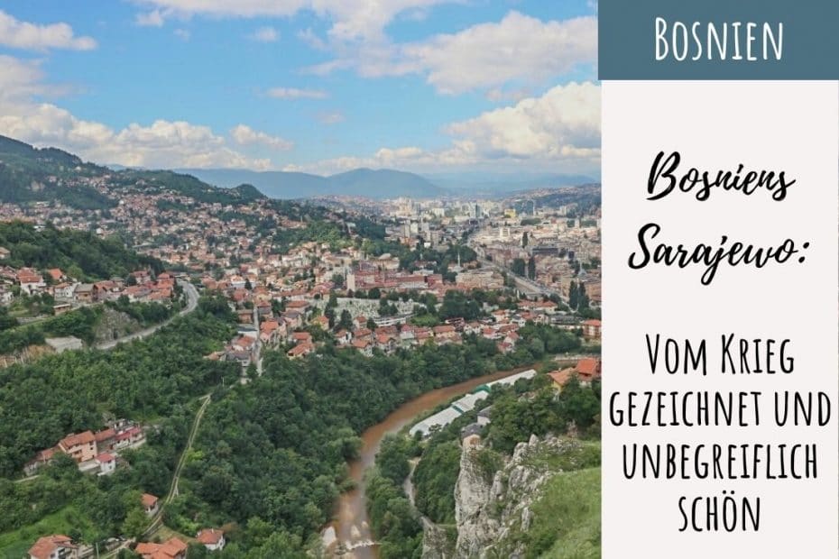 Bosniens Sarajewo mit Blick von den Bergen auf die gesamte Stadt